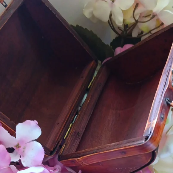 Vintage Woven Basket Handbag - Picture 7 of 9